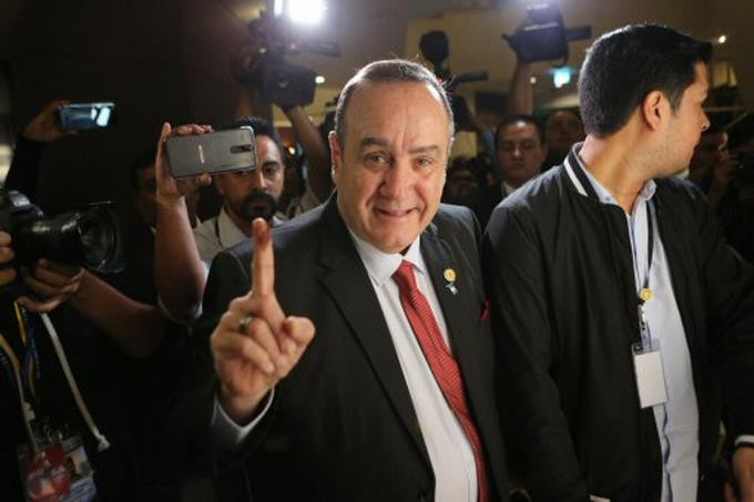 El conservador giammattei le gana a sandra torres la presidencia de guatemala