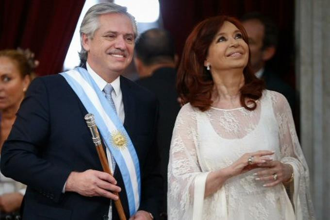 El peronista alberto fernandez asume como presidente de argentina