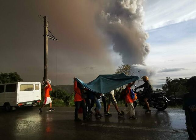 Evacuados erupcion volcan Taal escupe EDIIMA20200113 0022 19
