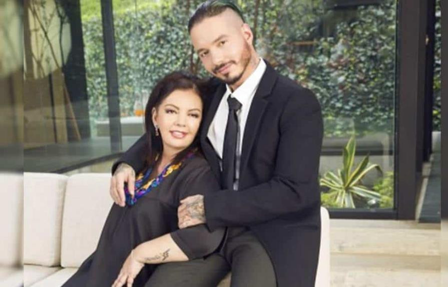 J balvin y su madre 3e17884c focus min0.05 0.44 895 573