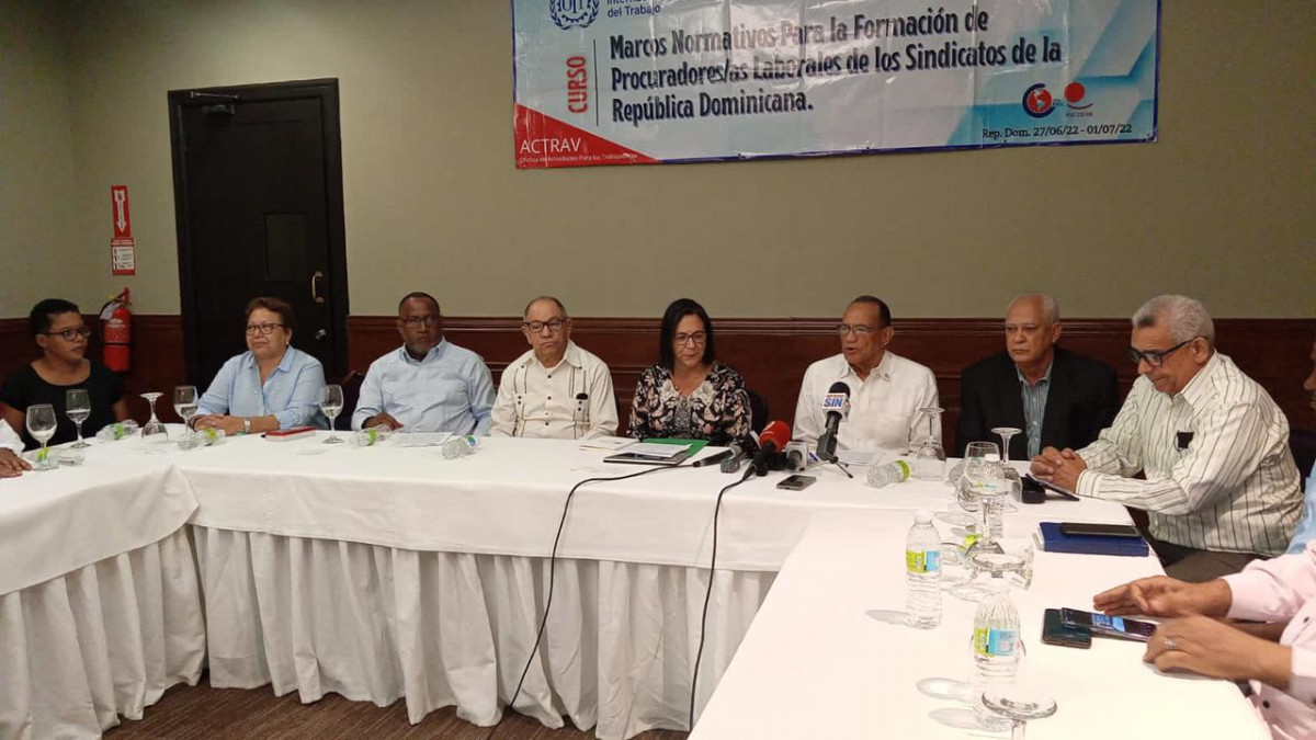 Dirigentes de las centrales sindicales participan en jornada educativa de la OIT 1