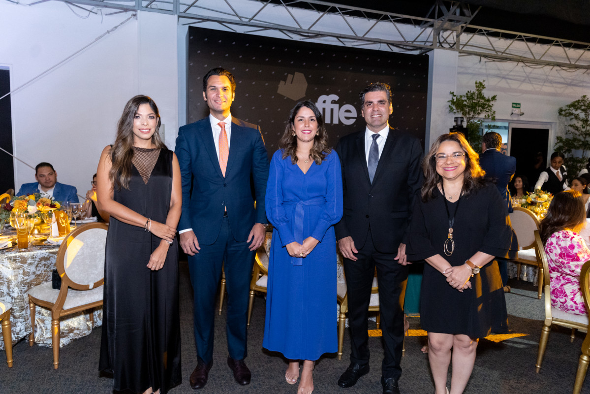 Marcela Abreu, Serguey Forcade, Vanessa Arias, Leandro Sabele y Kenia Sosa