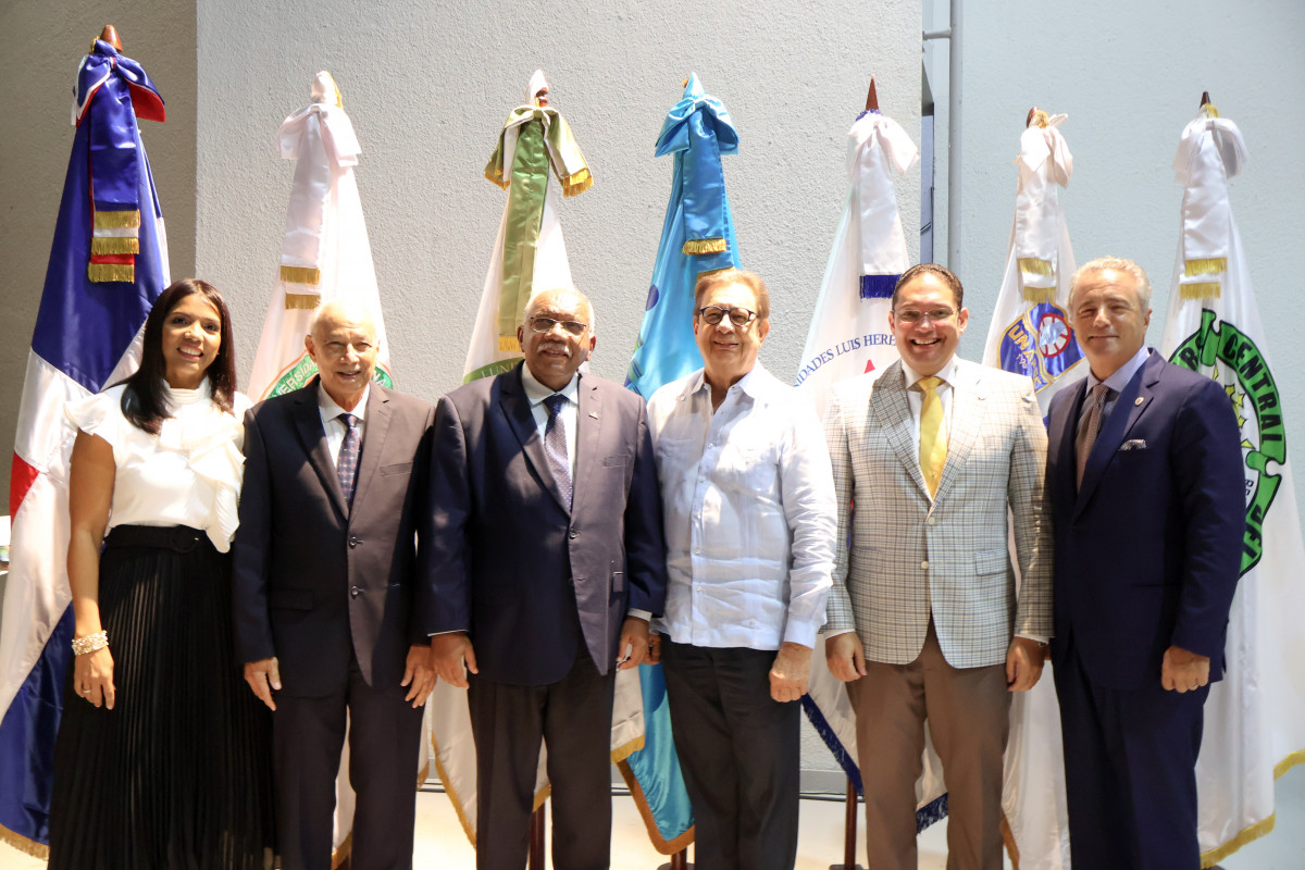 1. Rhina Santelises, Dr. Francisco Du2019 Oleo, Dr. Francisco Ramu00edrez, Miguel Fiallo Calderu00f3n, Josu00e9 Altagracia Hazim Torres y Antu00f3n Tejeda