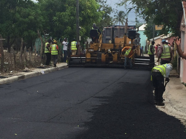 Asfaltan Calles del Barrio Villa Carmen Los transformadores