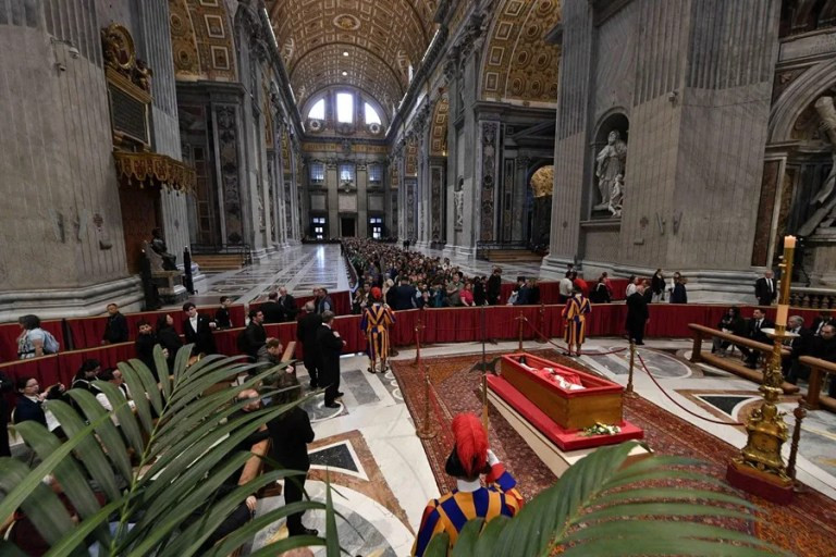Cortejo funebre papa francisco
