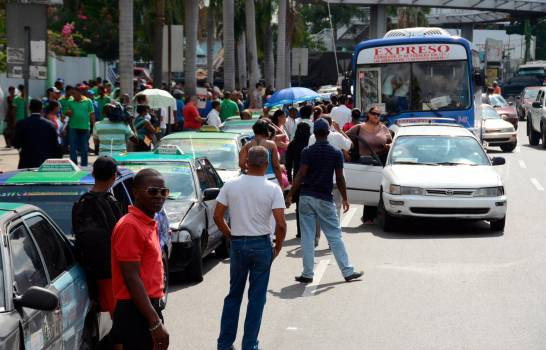 Choferes paralizan transporte en ave 27 de febrero con maximo g 12053743 20190812223625