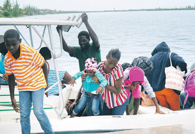 Dorian toca bahamas con vientos de 295 kmhora