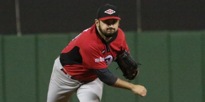 Carrillo tira blanqueada para mantener a leones en pelea
