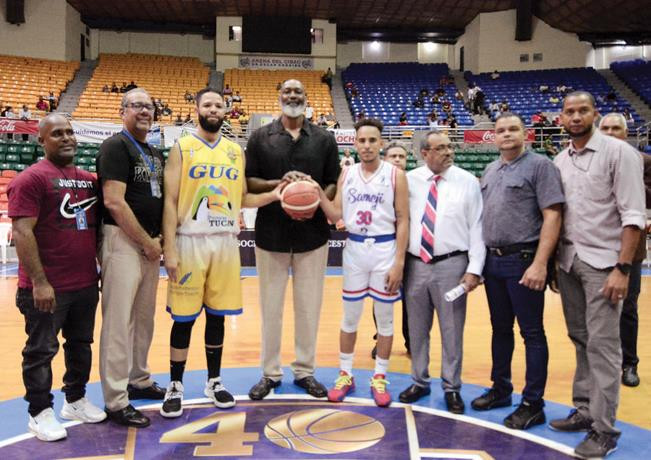 Karl malone se va en elogios con el basket de santiago