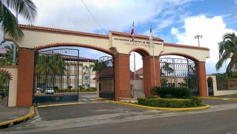 ESTUDIANTES DE LA UASD EN PUERTO PLATA EXIGEN DOCENCIA Y ADVIERTEN SEMESTRE ESTA A PUNTO DE PERDERSE 768x434