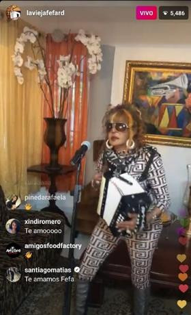 Fefita la grande en un live pero una cooooosa