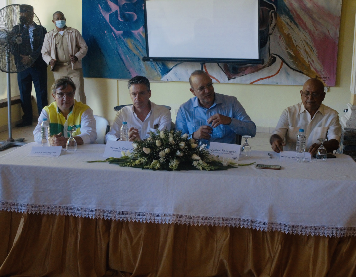 El director de Proindustria habla en el acto con tabaqueros en Tamboril
