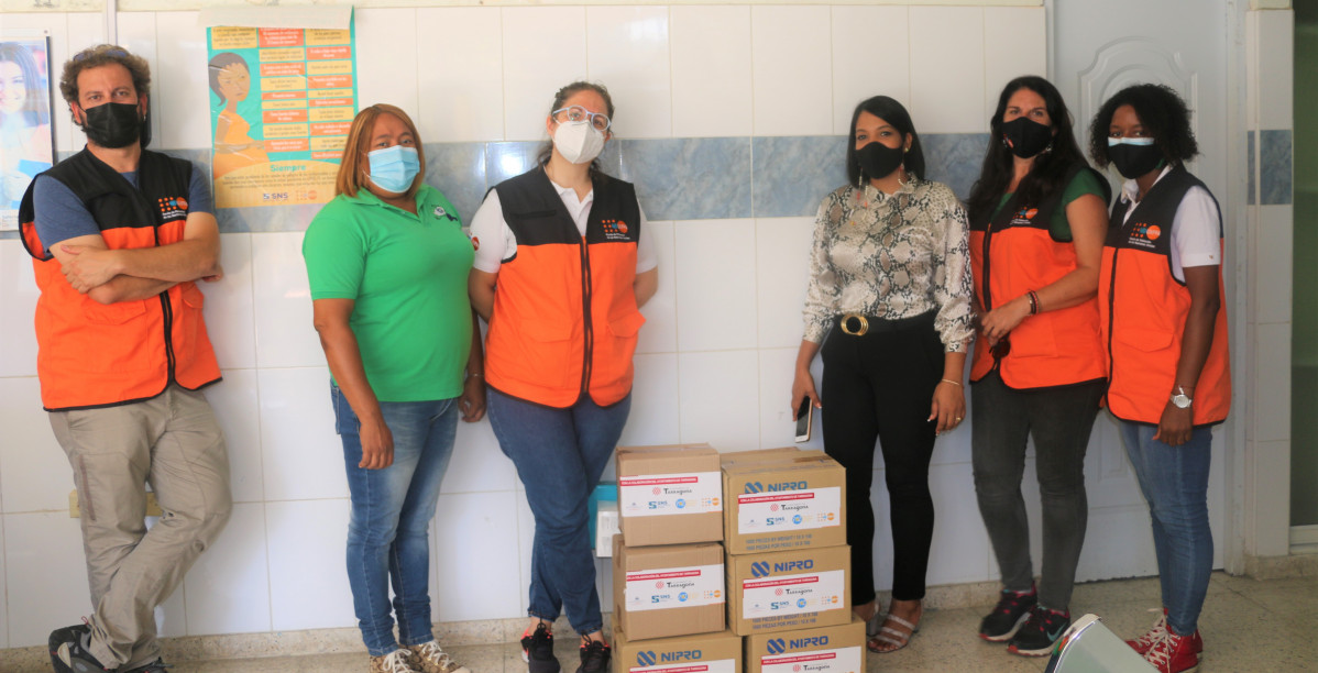 Entrega de kits en Azua UNFPA   ACPP   Tarragona GERENCIA DE AREA SALUD AZUA