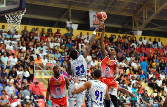 Juan miguel suero san sebastian anota dos puntos en el juego que su equipo gano y empato la serie final 17695794 20211124163454