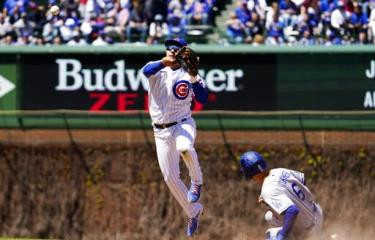 Un jugador de bu00e9isbol en una cancha 9d8e911e focus min0.12 0.68 375 240