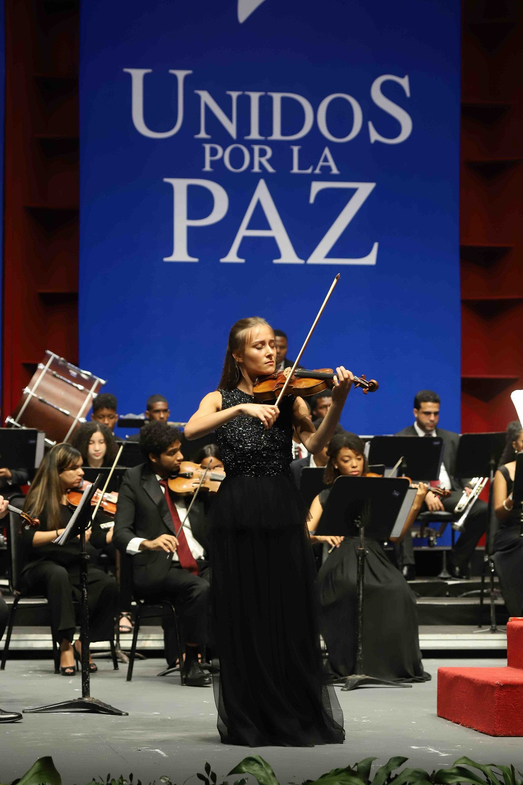ANNA AGAFIA   VIOLINISTA DANESA