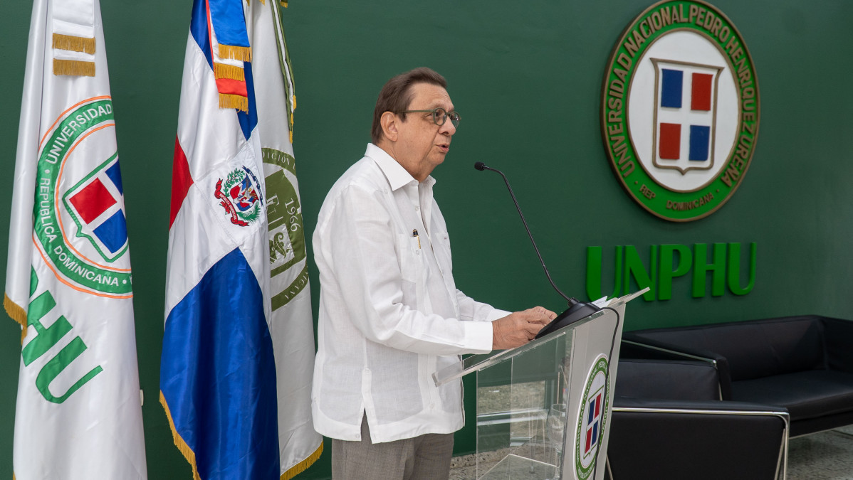 2. Arq. Miguel Fiallo Calderu00f3n, rector de la UNPHU