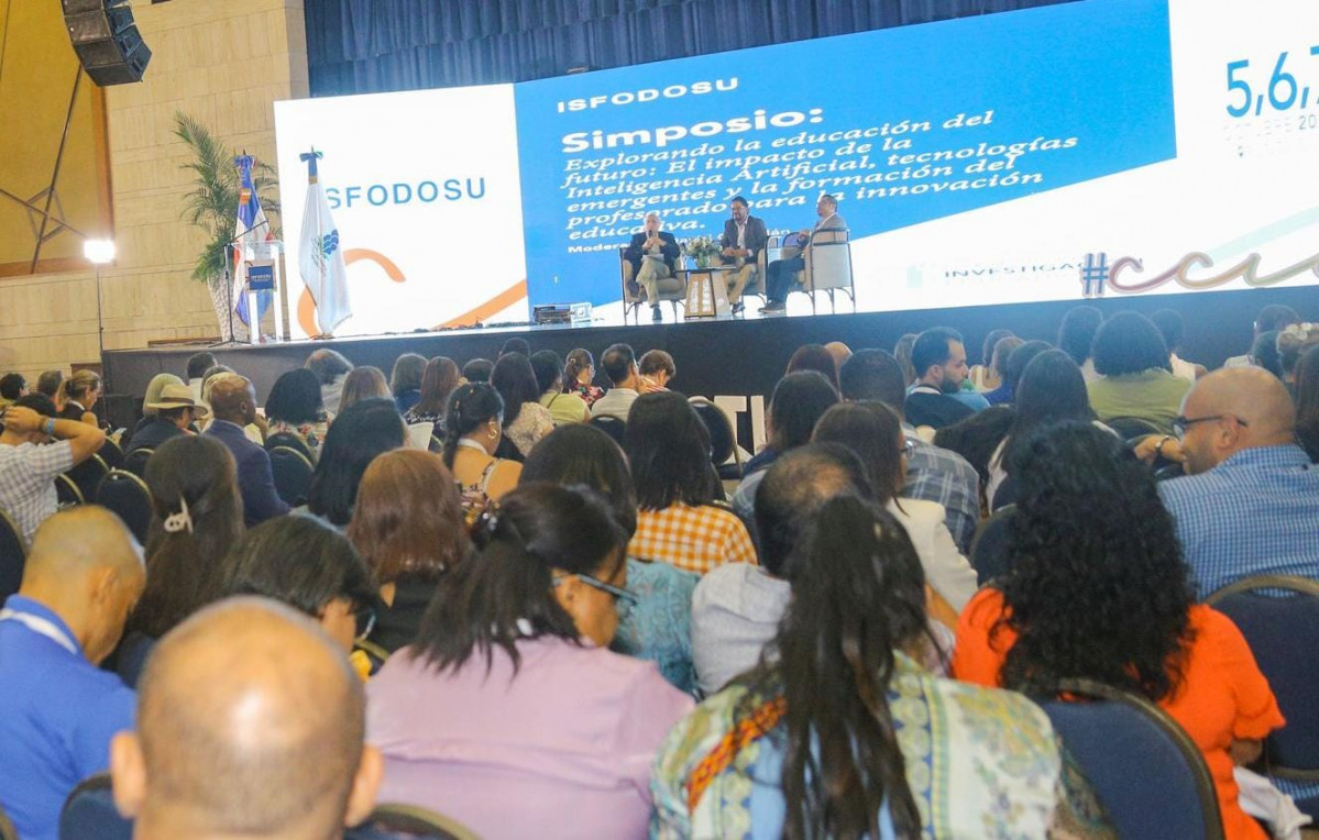 1.  Pu00fablico general y expositores internacionales