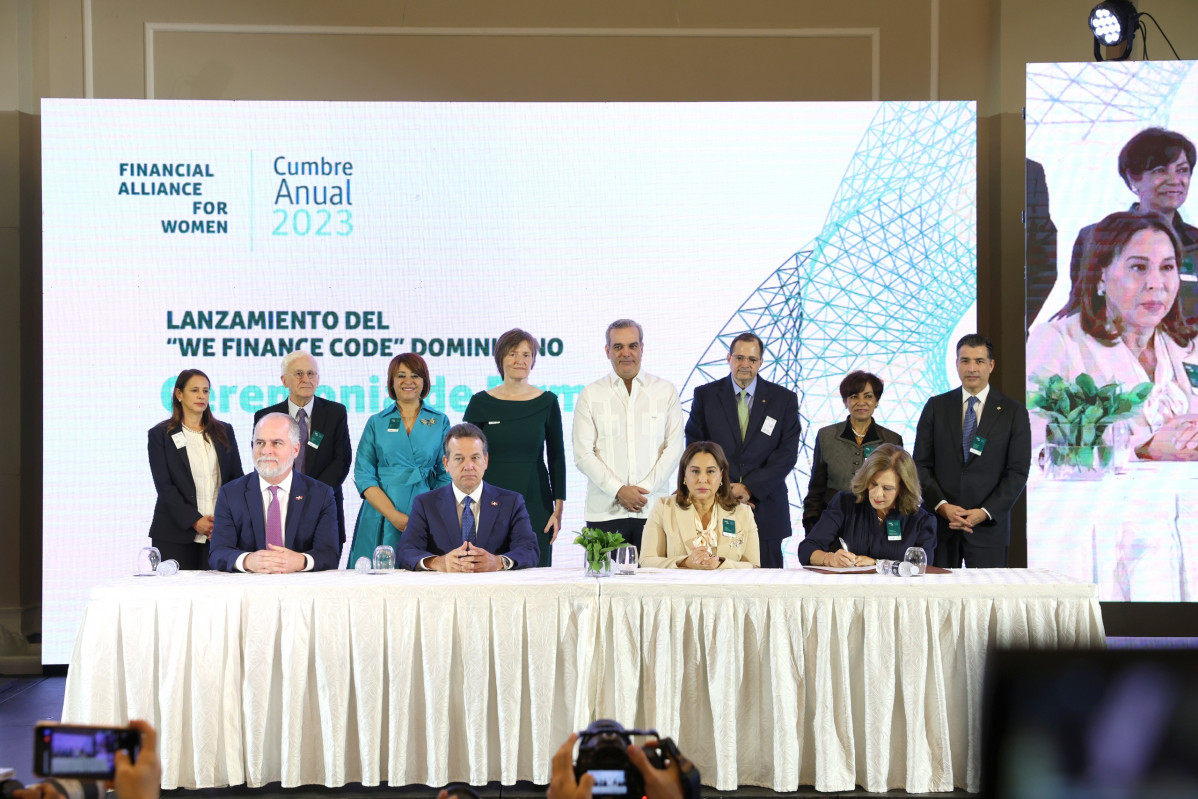 Foto principal   Firma de acuerdo 
