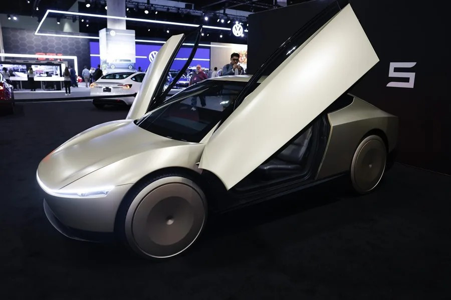 Tesla robotaxis2